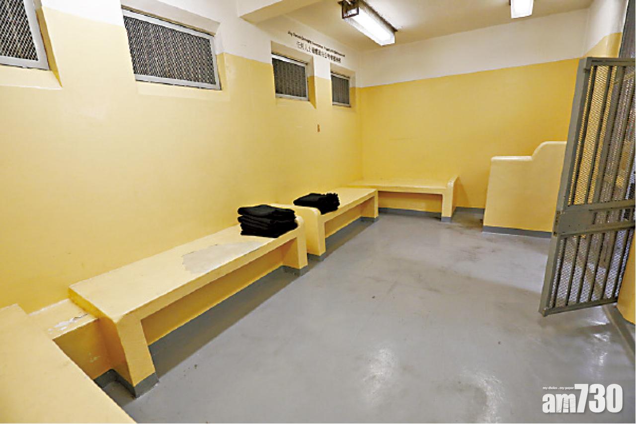 大型羈留室可容納4人。