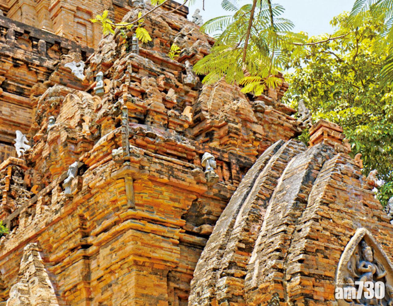 塔的造型有吳哥窟影子。