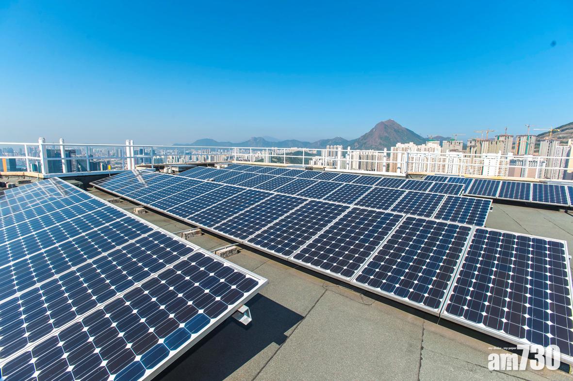 置於藍田邨天台的太陽能光伏系統。(照片由作者提供)