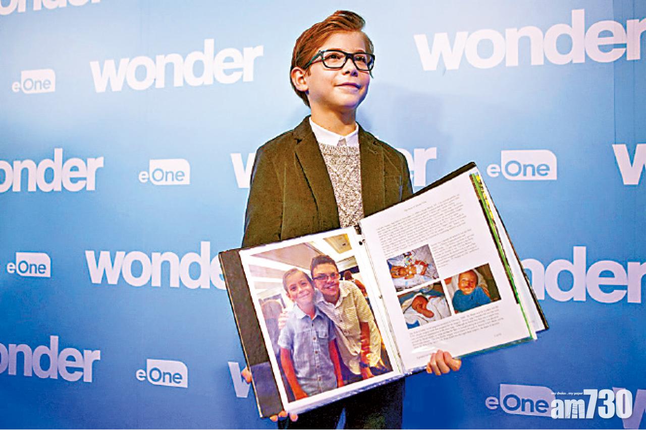 雅各川伯尼將與病患的照片和信件蒐集成「入戲筆記簿」。