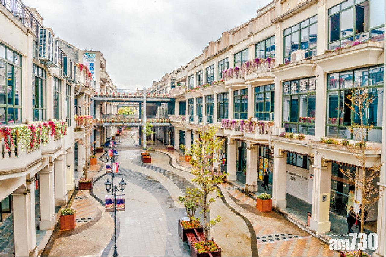 仿照南洋騎樓興建的百年東街是現時韶關最潮的地方。