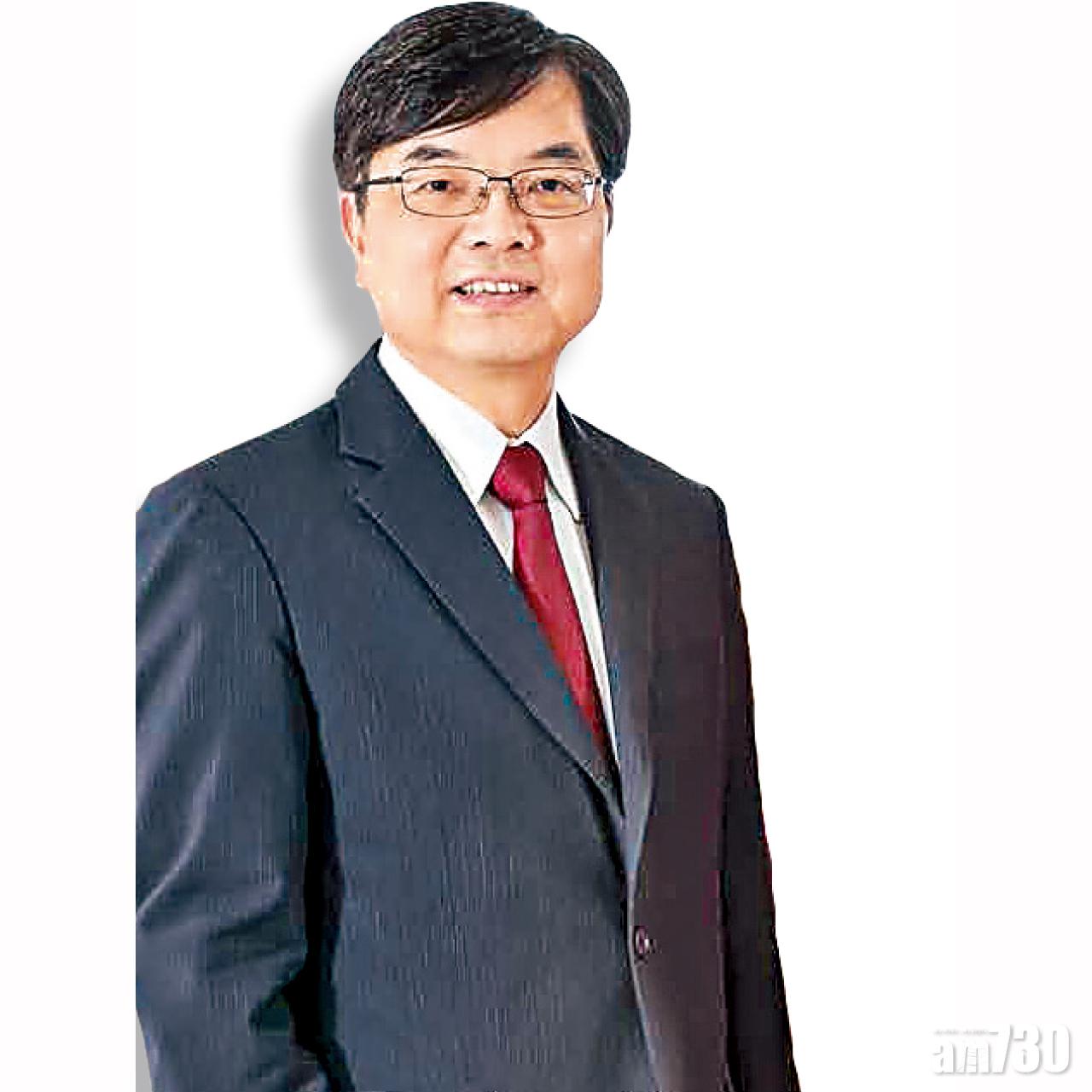 行政總裁兼註冊主任丁偉銓