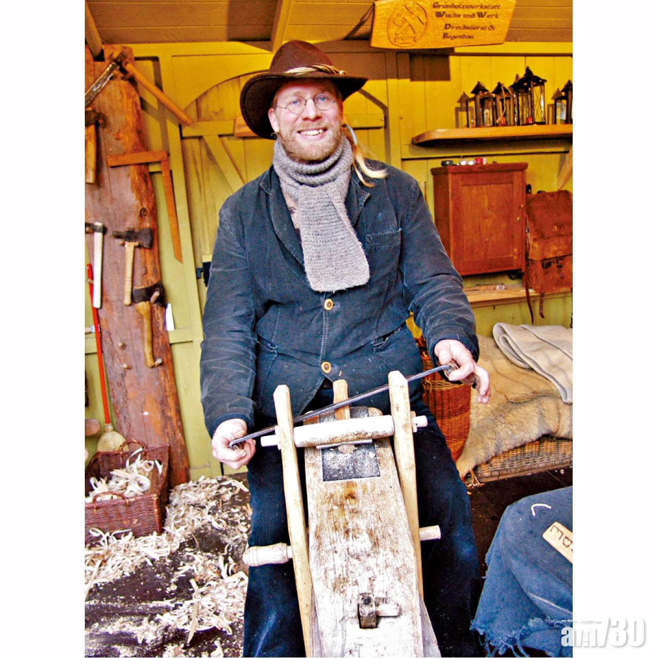 聖誕市集的木匠。