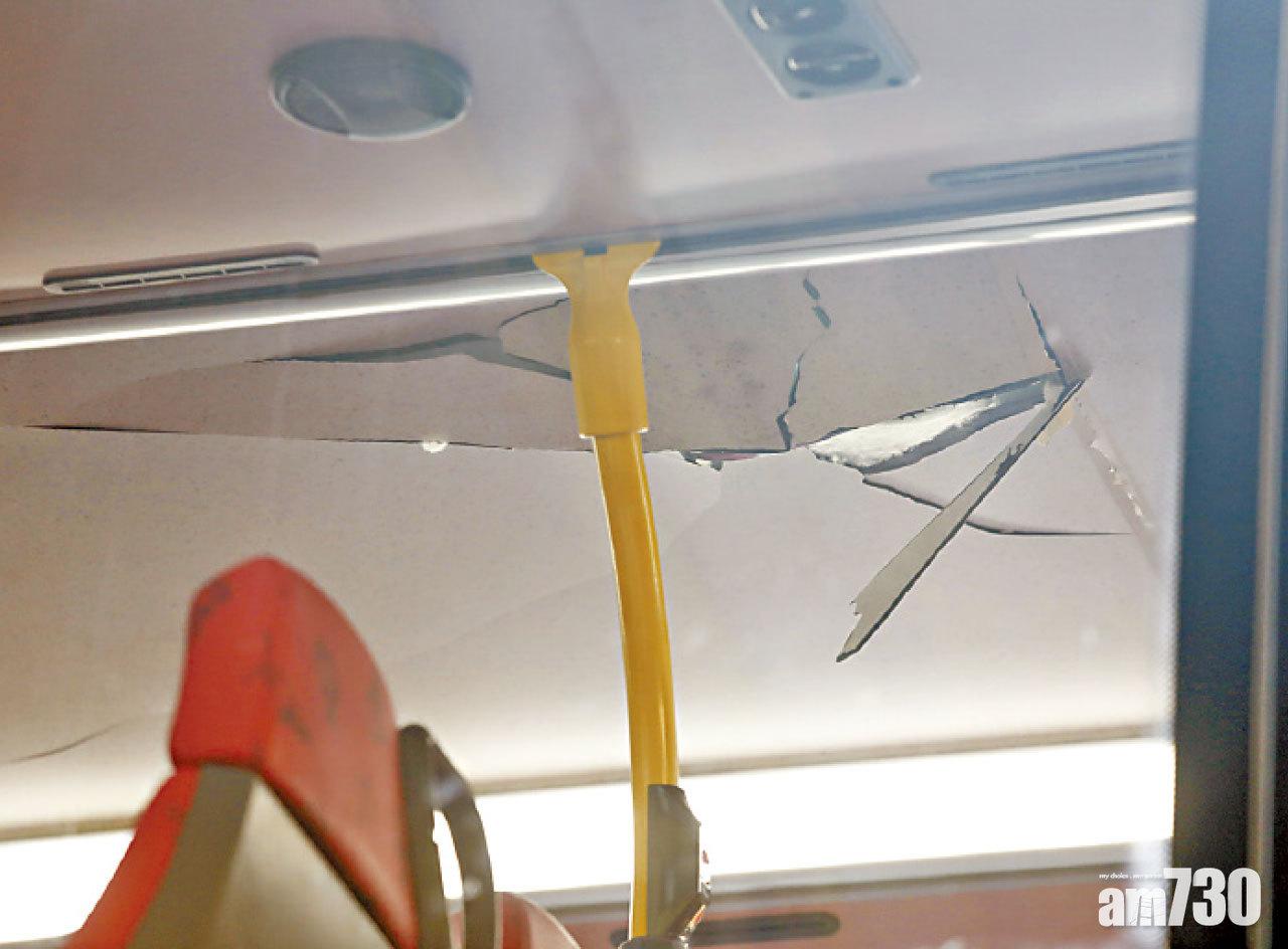 的士後座玻璃被打碎。