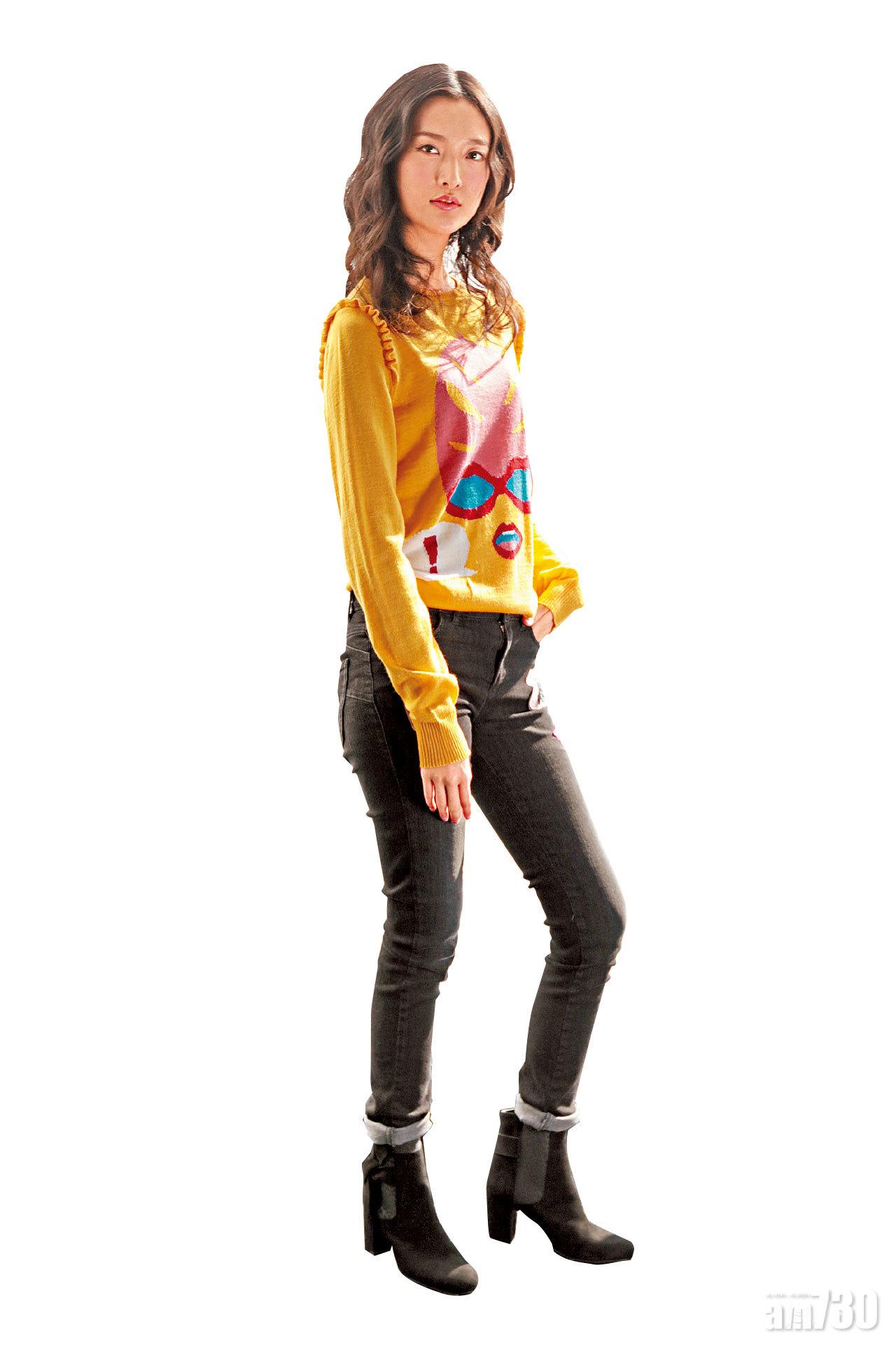 黃色人像圖案 ruffle knit top $2,880(A)
藍色心心刺繡 skinny jeans $2,480(A)
黑色麖皮 boots $2,580(A)