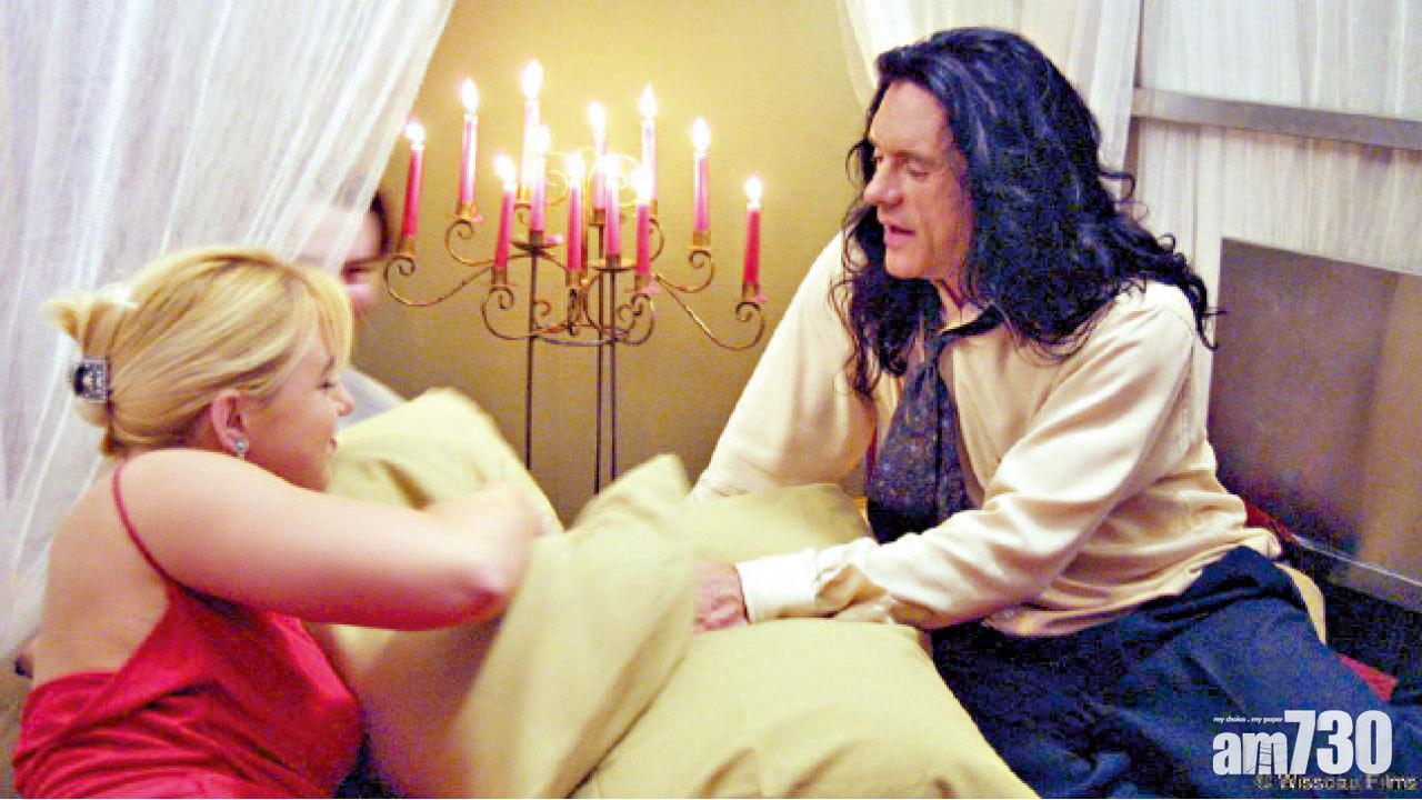 Lisa不愛Johnny,但依然可以同Johnny上演床戲。