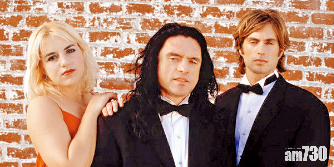 左起:Lisa(Juliette Danielle)、Johnny(Tommy Wiseau)、Mark(Greg Sestero)。