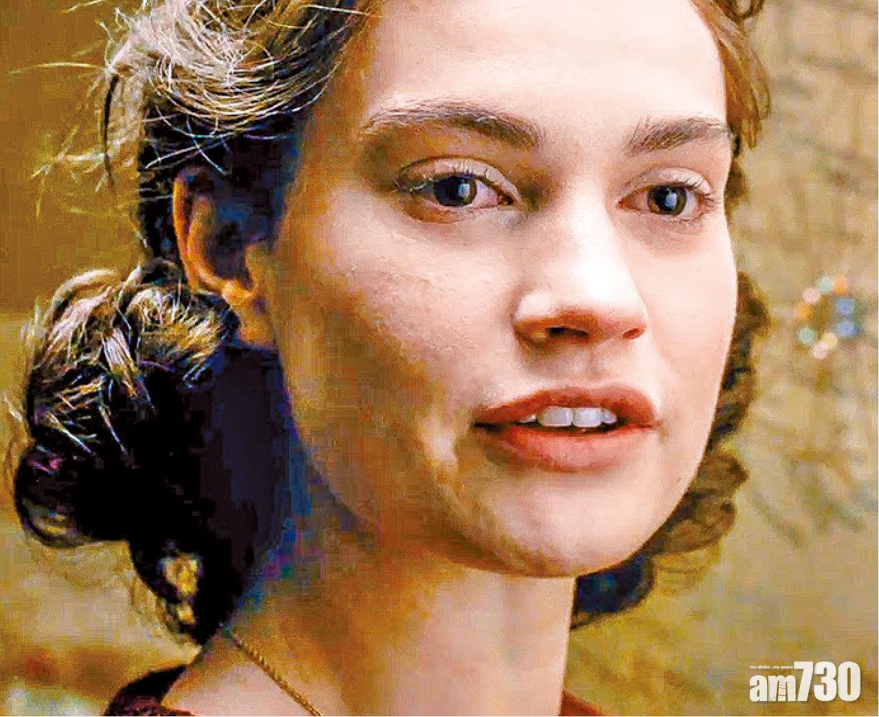 「美國甜心」莉莉詹絲在片中飾演當年的知名女影星Grandma Layton。