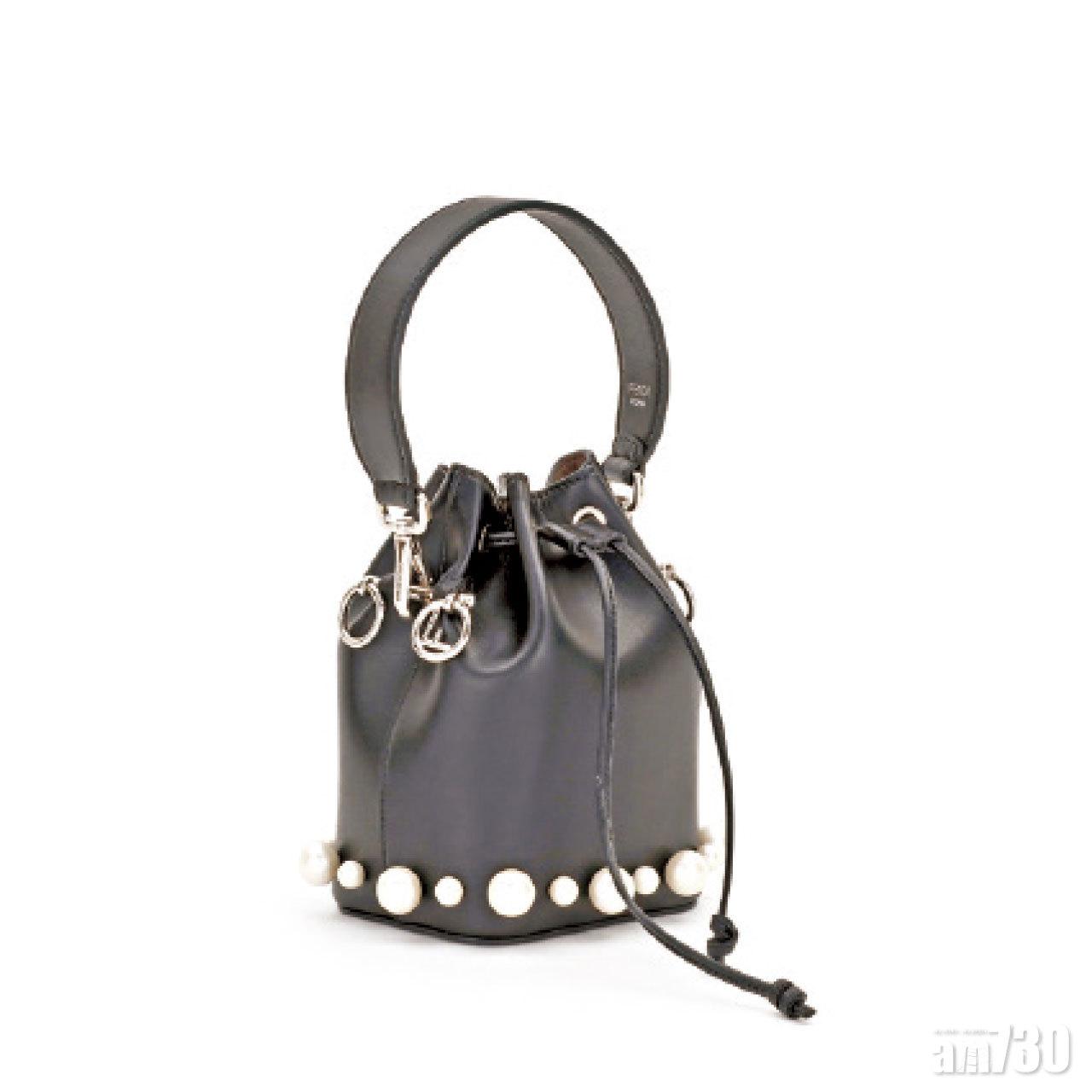 Fendi新推出的Mon Trésor迷你水桶包$11,500