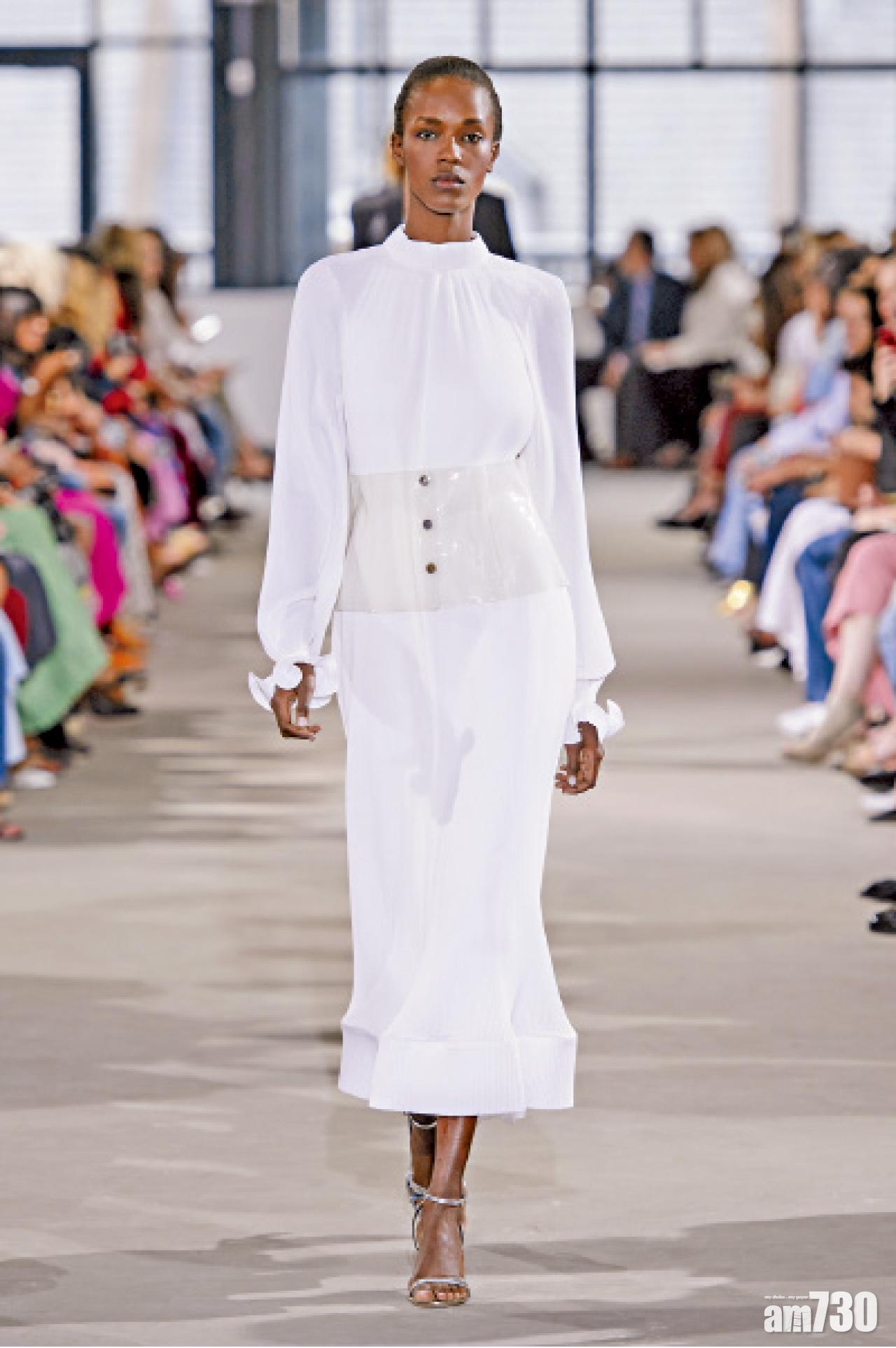 Pleated dress with Belt
約$7,761