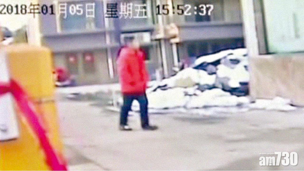 明明遺失手機後不斷沿路尋找。(互聯網)