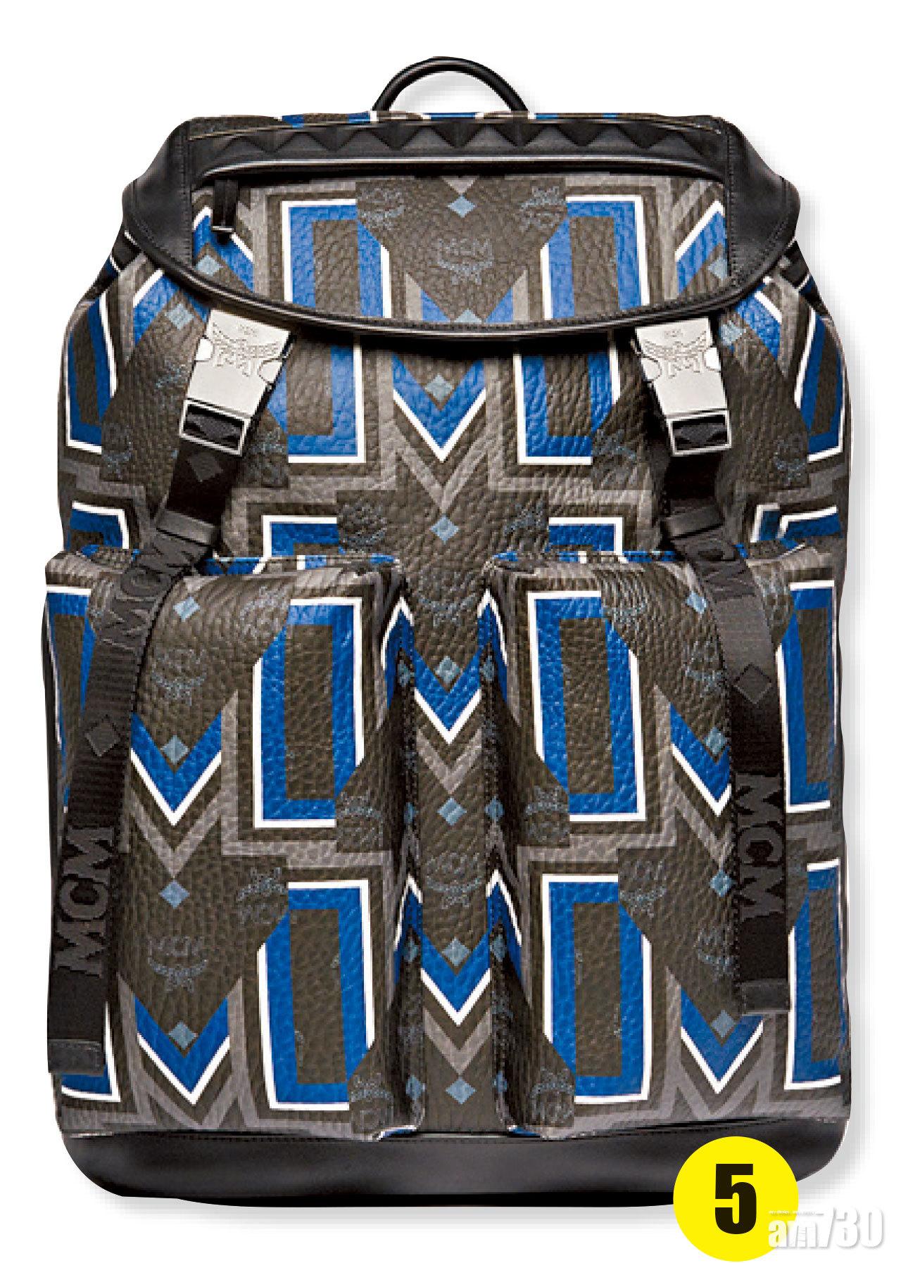 5.Gunta M型條紋Visetos圖騰系列,靈感來自德國紡織藝術家Gunta Stolzl的作品,利用藍、黑、白及灰色線條交織出許多M型圖騰,設計柔中帶剛。($7,800)