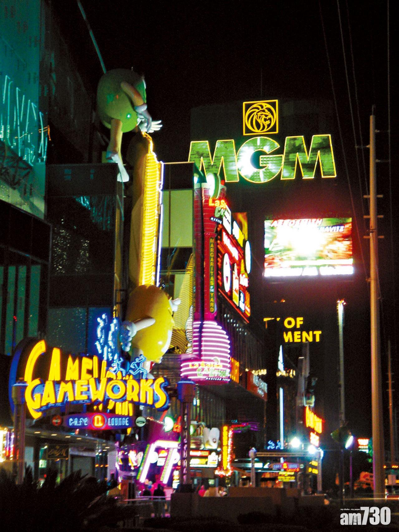 華燈背後,多人傾家。