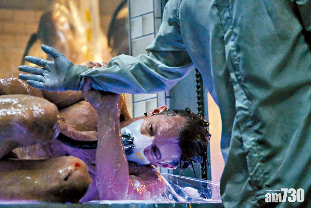 劇集開首男主角Takashi Kovacs給喚醒,畫面似曾相識,好多科幻作品都有類似描繪,太多前人影子也是我對此劇不滿地方。