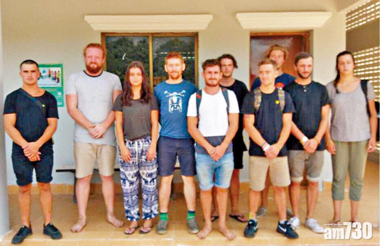 10名被捕遊客。