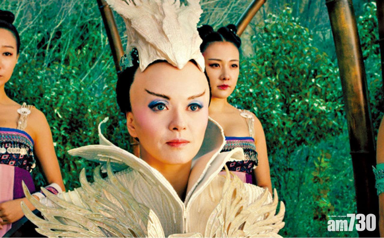 鄭保瑞表示,觀眾看著梁詠琪成長,已為人母的她依舊少女模樣,故特別設計破格造型,務求令觀眾耳目一新。