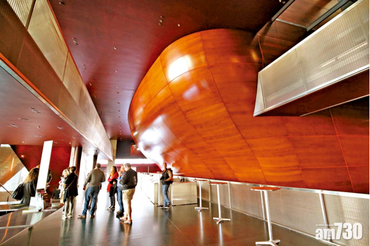 內部設計用上造船廠的概念。