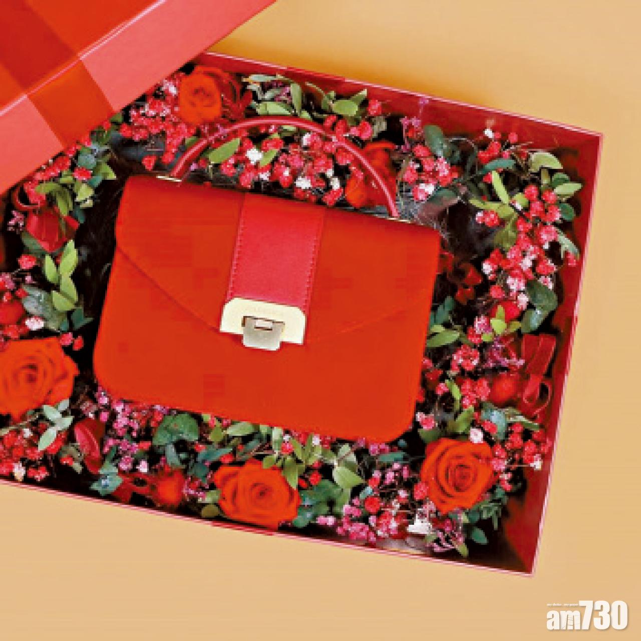 PAPRIKA首推The Secret Garden情人節限定禮盒$520,紅色絨面手袋配紅玫瑰禮盒,只限於新開的LCX旗艦店發售。