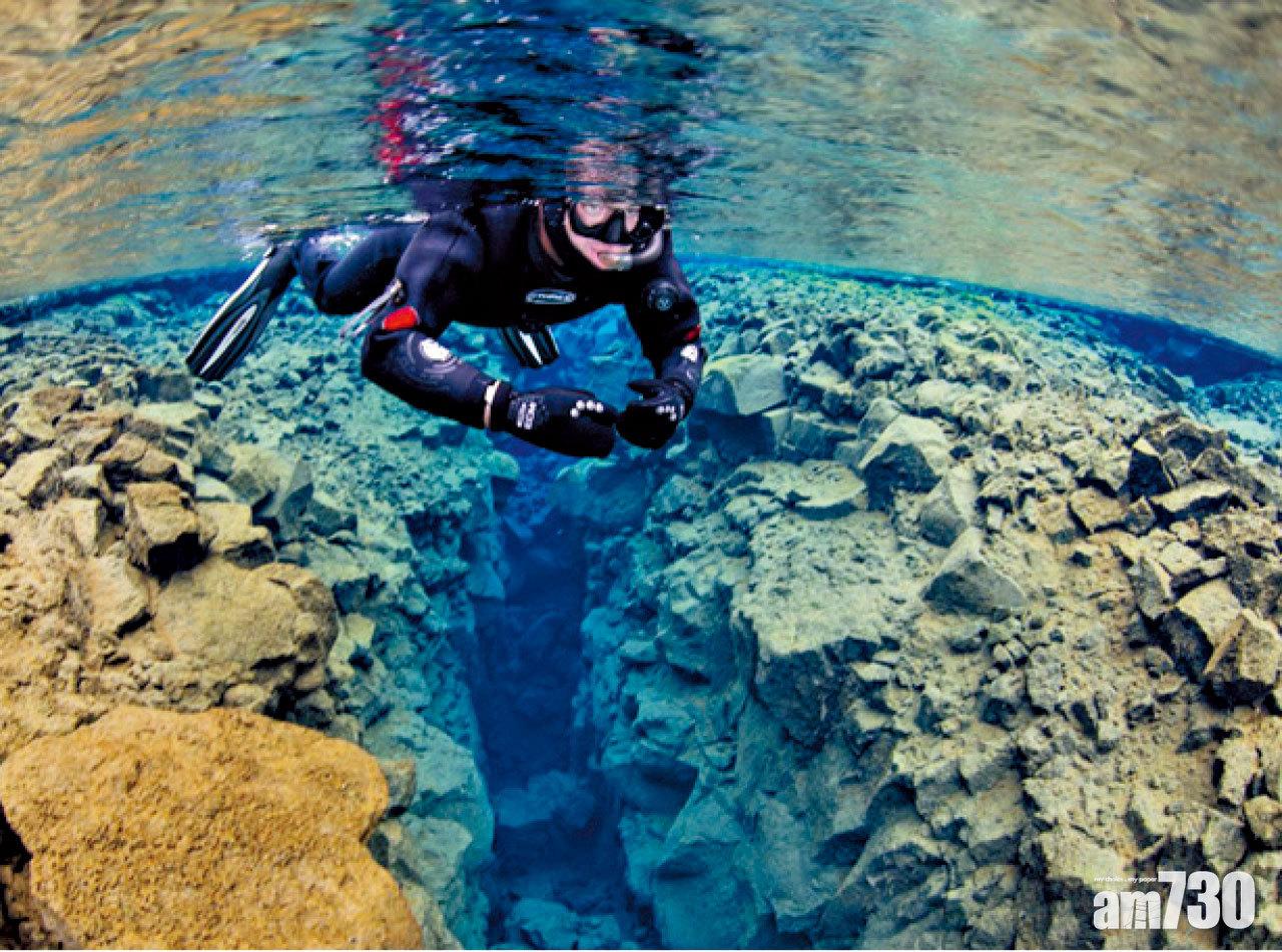 被水淹的裂縫,是潛水樂園。