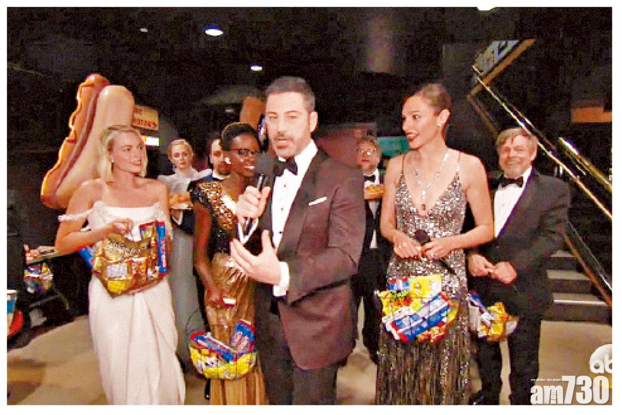 Jimmy Kimmel與姬嘉鐸派熱狗。