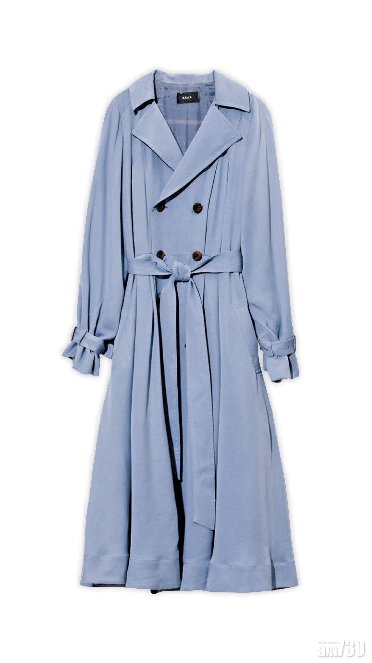 藍色trench coat $5,599(E)