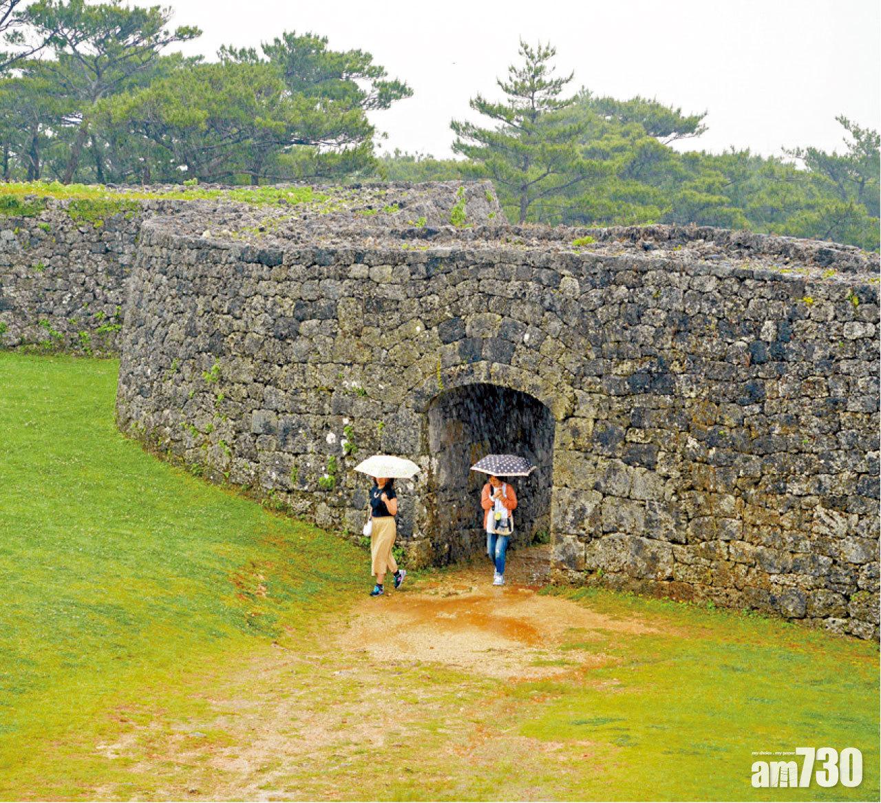 「座喜味城跡」是琉球王國時期的御城,擁有沖繩最古老的拱門。