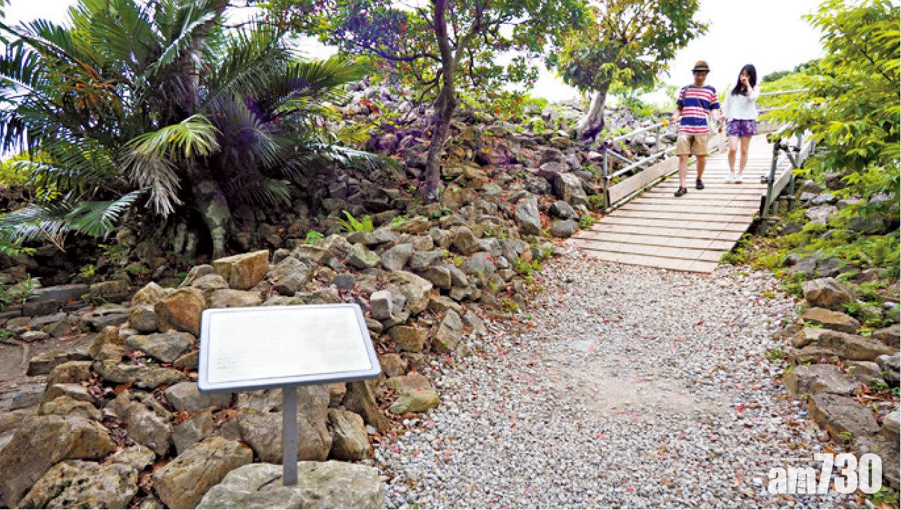 「今歸仁城跡」漫山種滿百合花,也是沖繩的賞櫻勝地。