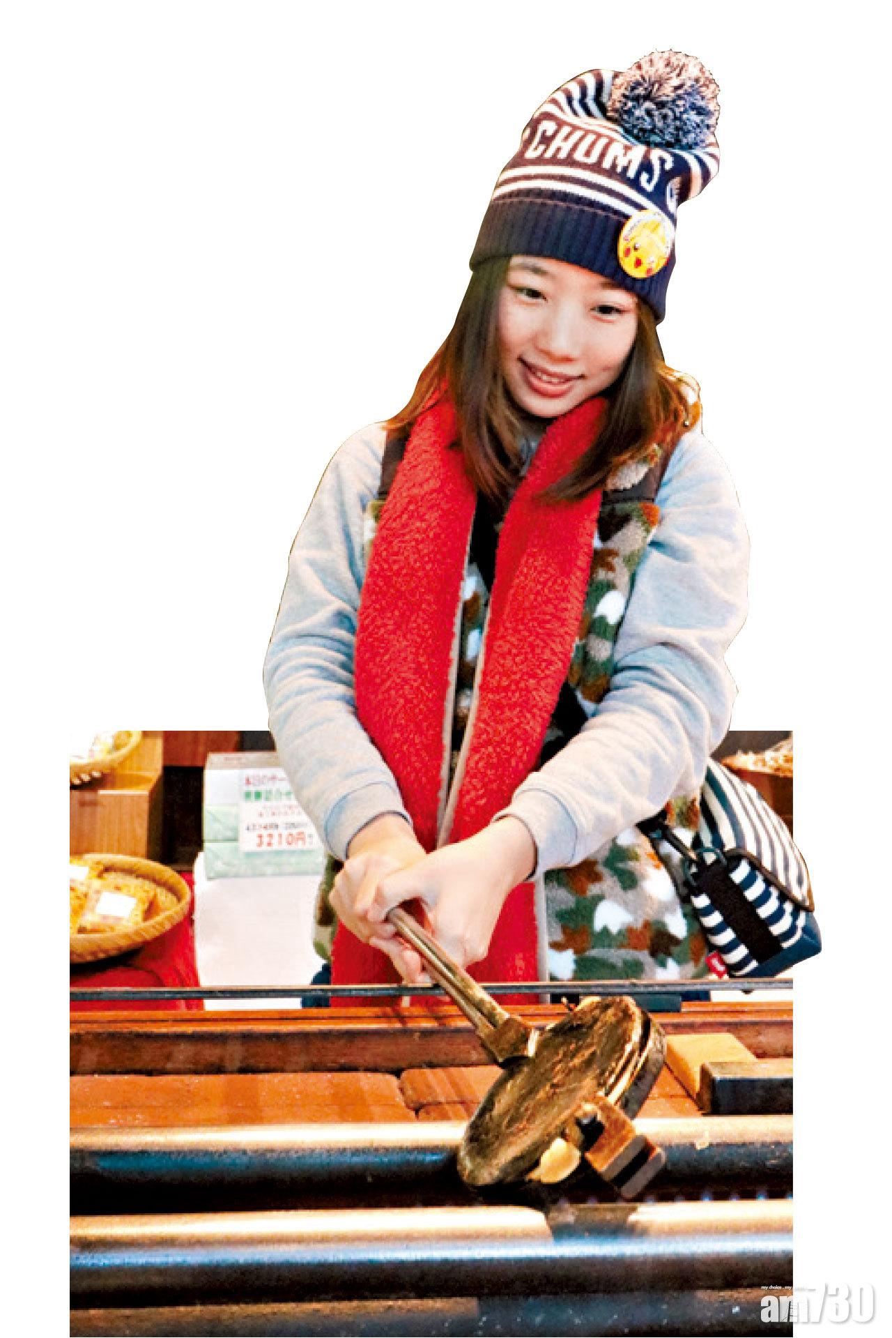 【盛岡手作村】親手製造南部煎餅。