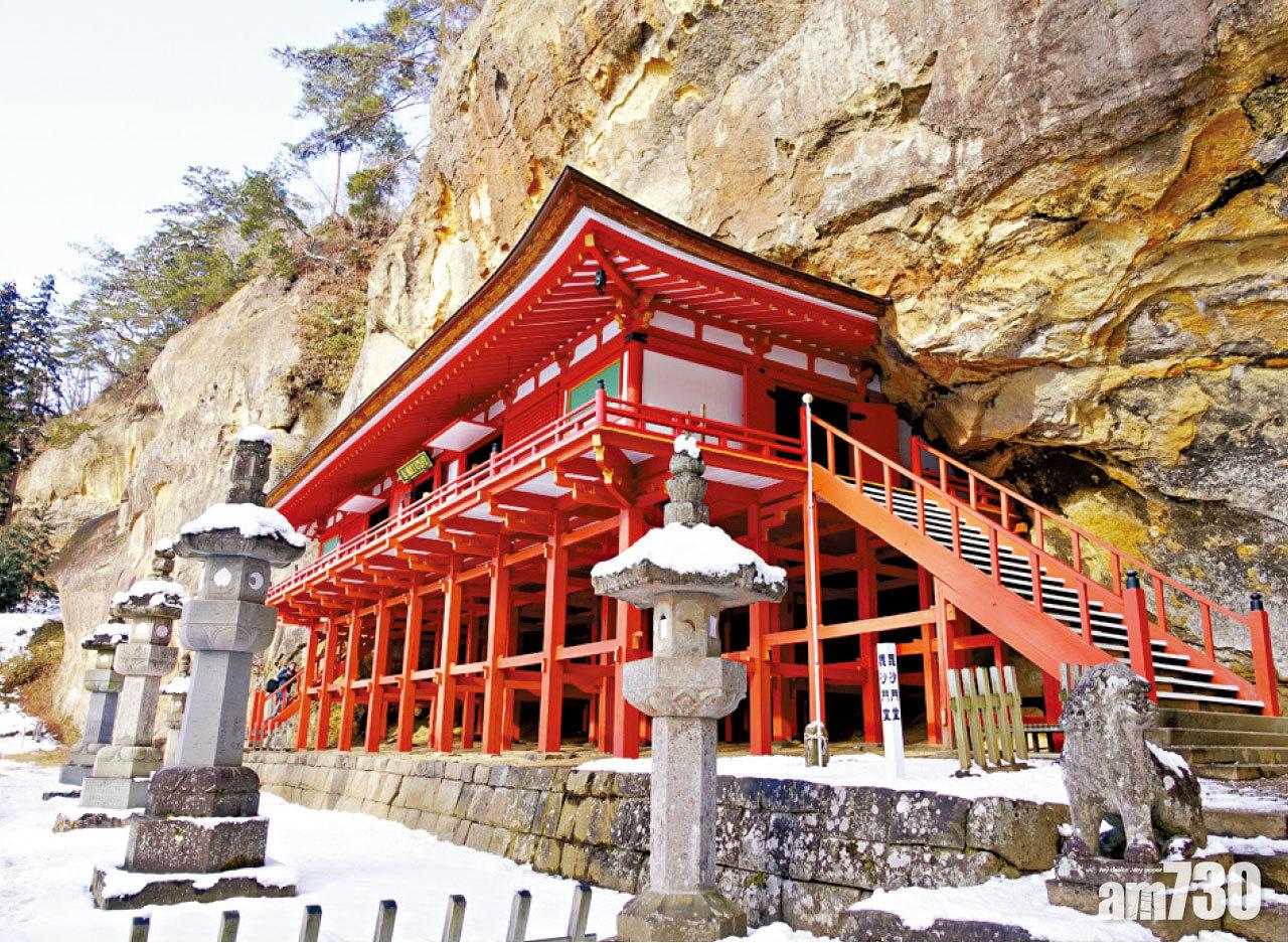 【達谷窟毘沙門堂】依山壁而建的達谷窟毘沙門堂。