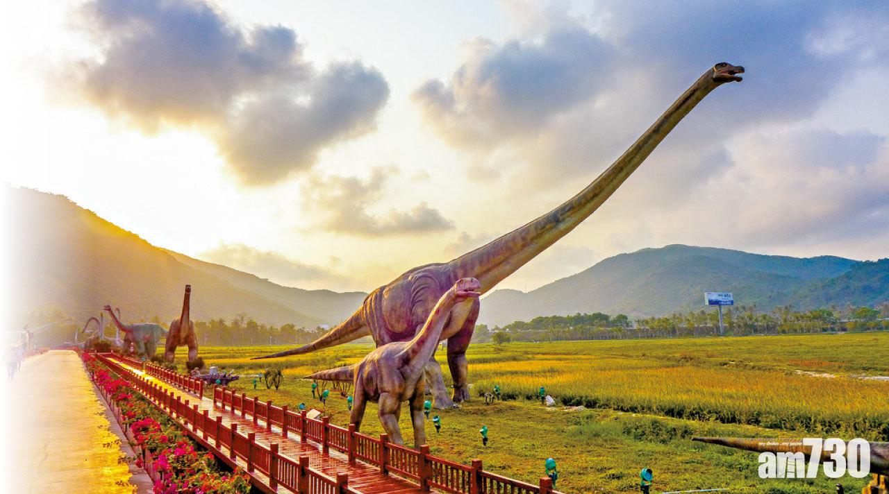 園區內數百隻仿真恐龍都是以1:1原大製成,大部分恐龍的手腳、尾部以至咀巴間中都會郁動。