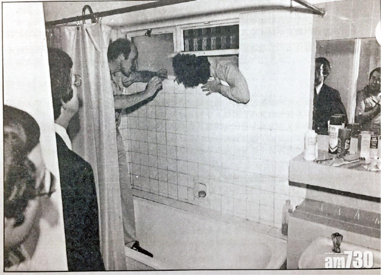 警方人員在麥樂倫自殺的宿舍調查。