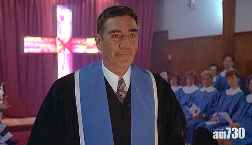 《X檔案》飾演神父。