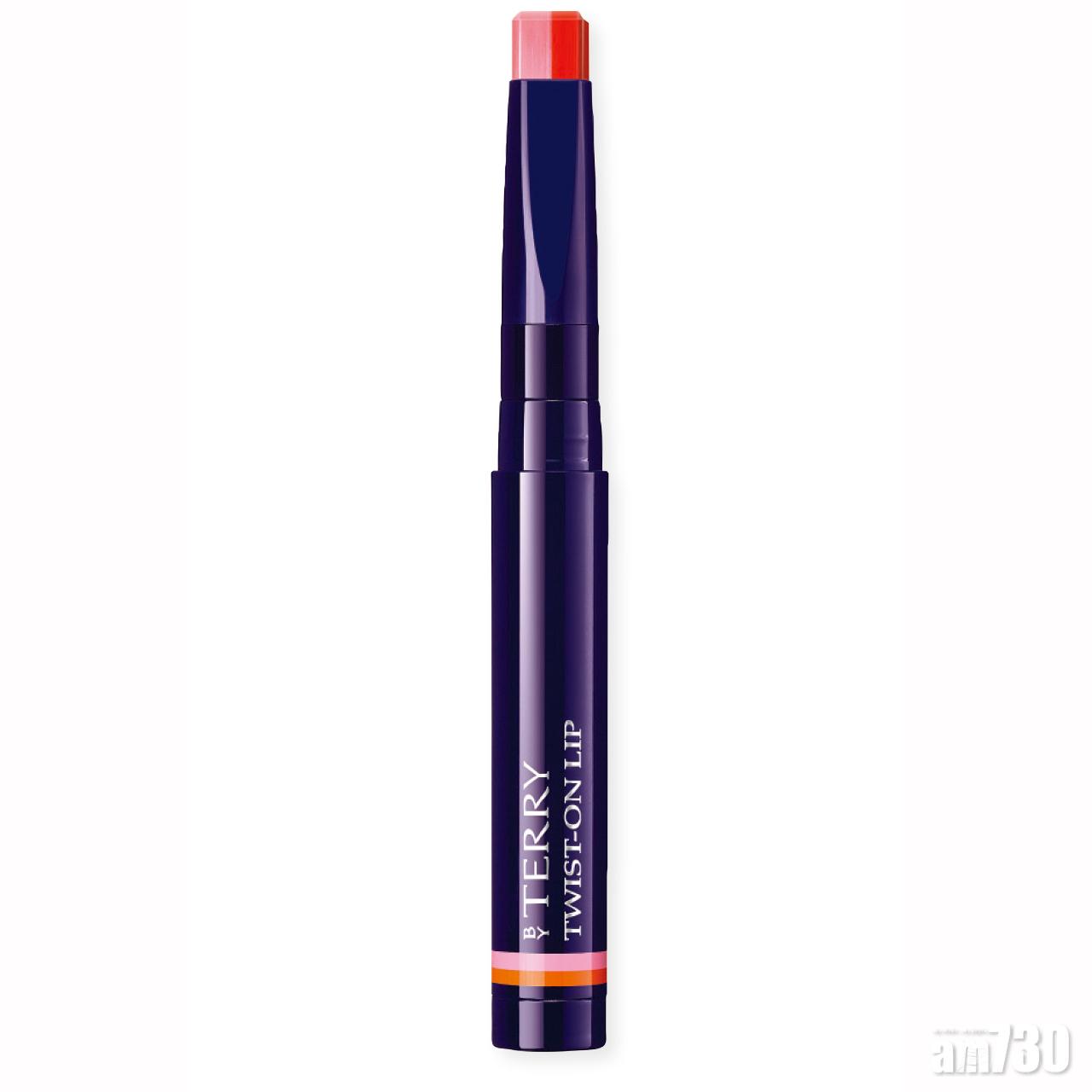 玩雙色!
By terry雙色多效唇膏
質地潤澤,雙色設計可輕易打造漸變唇妝,或是上下唇不同色調的雙色唇妝,配方蘊含高濃度色素粒子,色澤鮮明濃郁。$295
