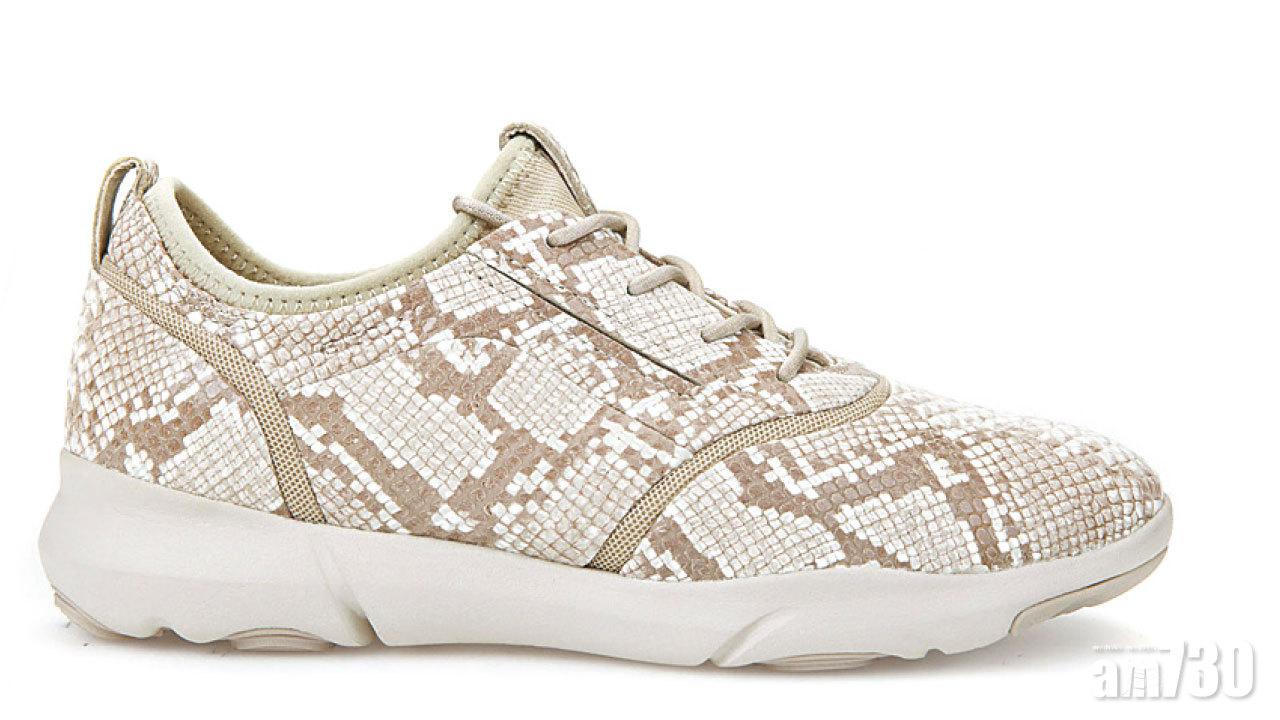 Nebula S蛇皮鞋面,更趨時尚。($1,999)