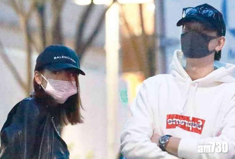 桐谷與三浦被傳媒影到行街街。