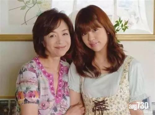 坂口良子與女兒坂口杏里。
