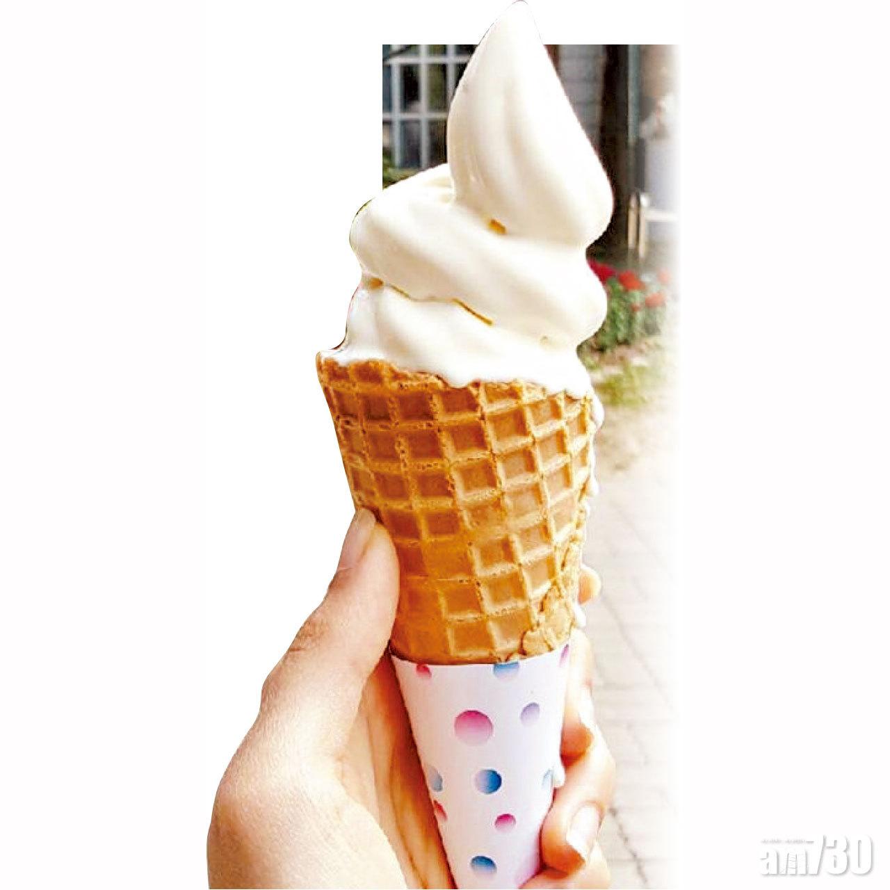 牛奶霜淇淋濃滑滋味不輸北海道的牛奶軟雪糕。