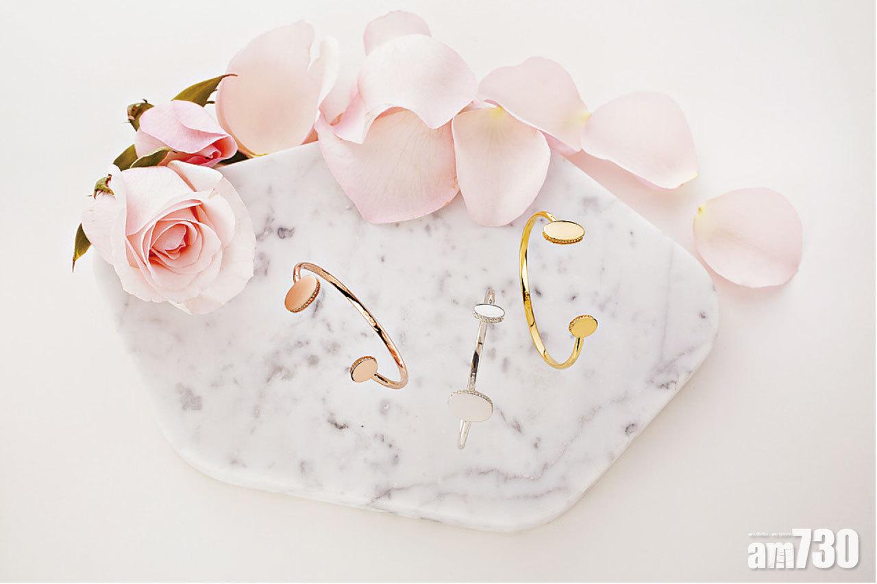 Narrative系列是品牌最受歡迎系列之一,系列新出手鐲及迷你吊飾,展現母親的優雅氣質。