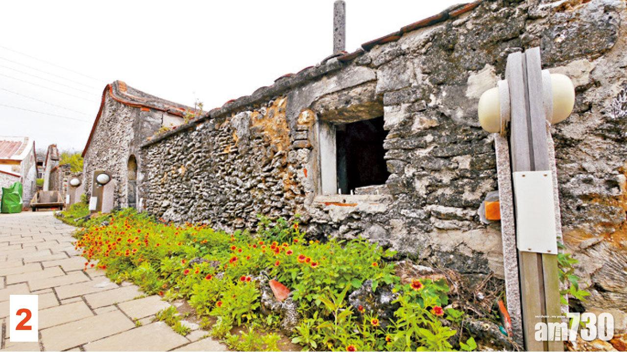 2 昔日村民建屋就地取材,會利用島上的咾咕石或玄武岩來砌牆。