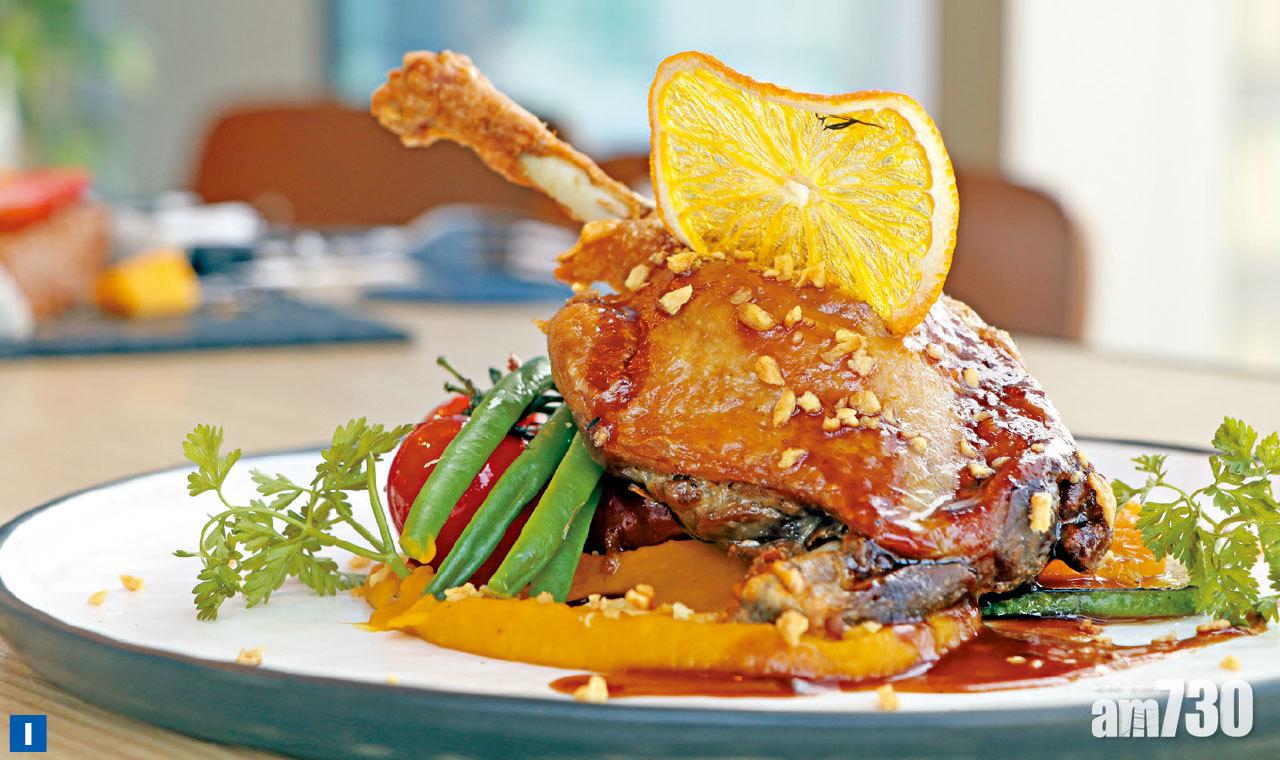 1.被我封為本年度最好味鴨腿──甜麵醬油封鴨腿,一片糖漬柑片已夠奪目,酥脆外皮底下鴨肉盡吸甜麵醬,配搭香甜南瓜蓉及連枝番茄仔,可不可以不開心share? $158