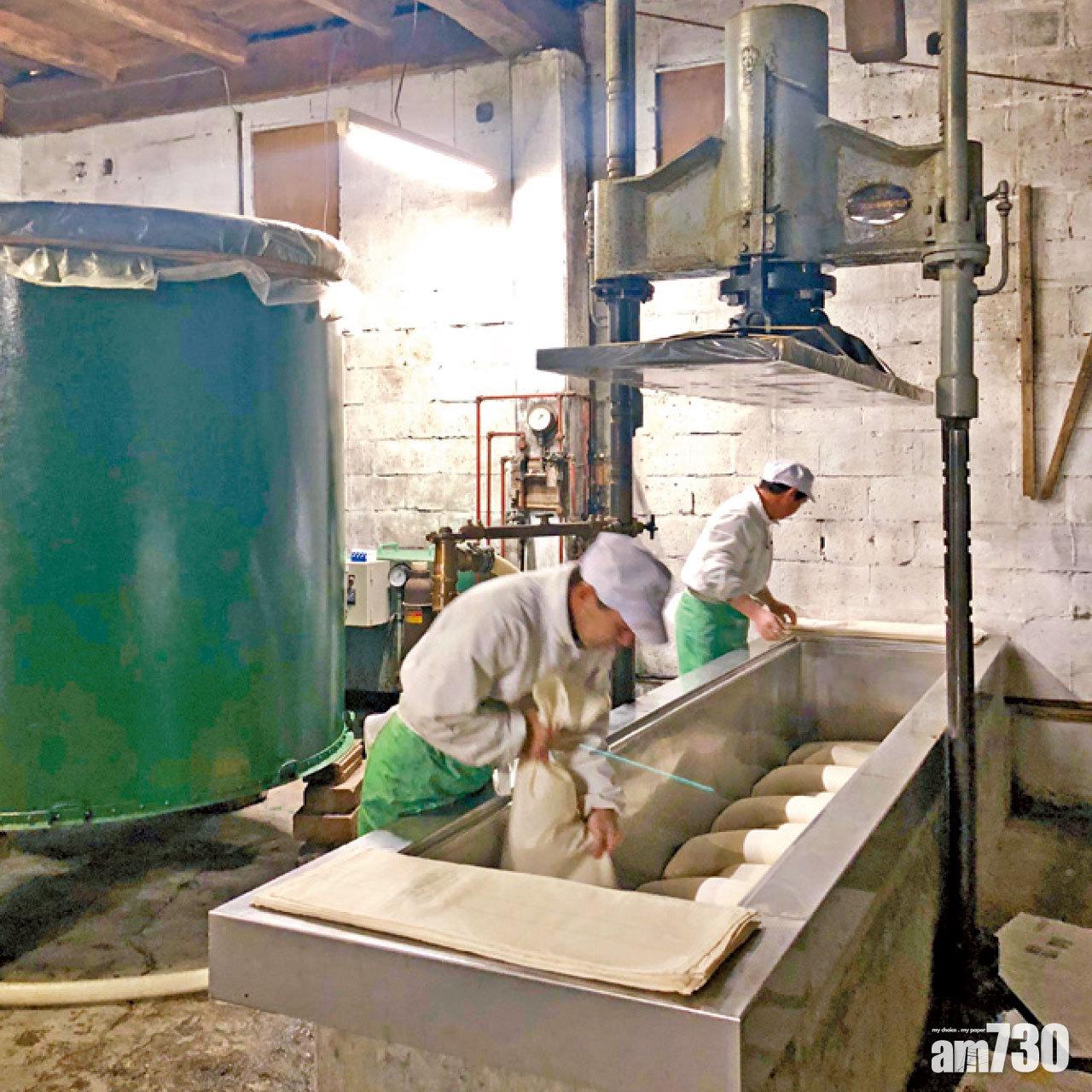 來訪時剛巧遇上「槽搾」過程,並有幸可嘗到與酒粕分離前的酒液。