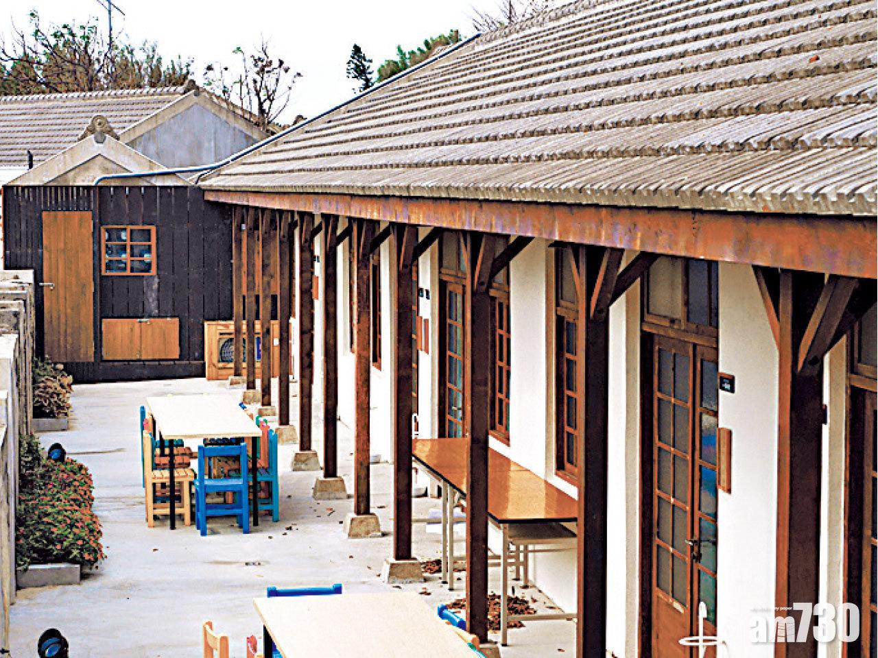 村內仍保留3棟日式原木屋,包括資訊服務站。