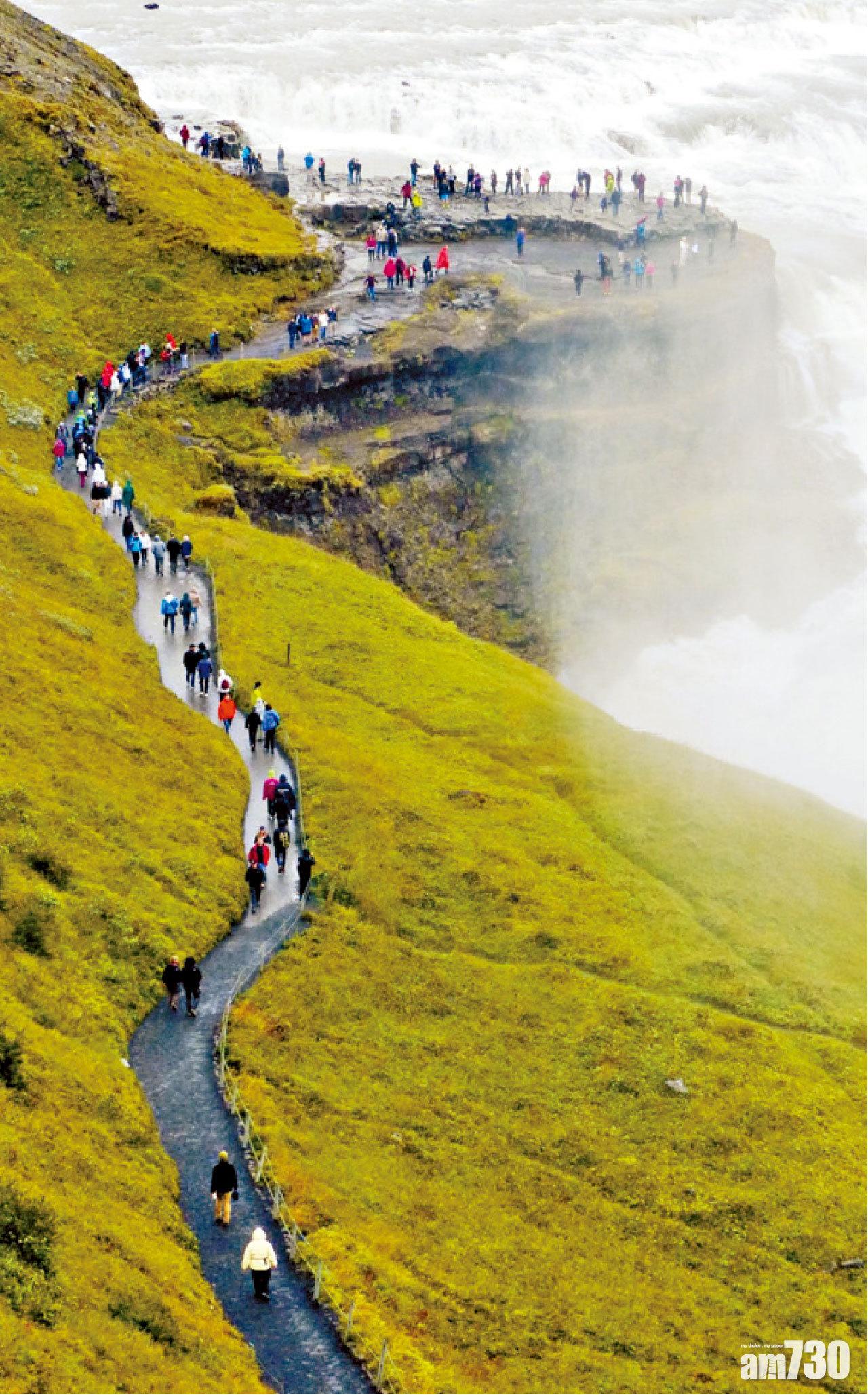 沿著步道前行,便可以到達觀景台。