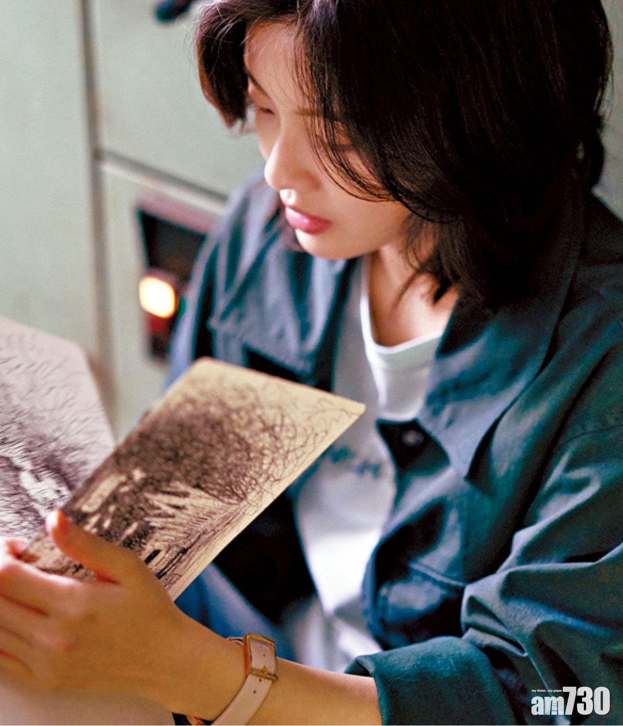 李善彬飾演能素描出未來的刑警劉詩賢。