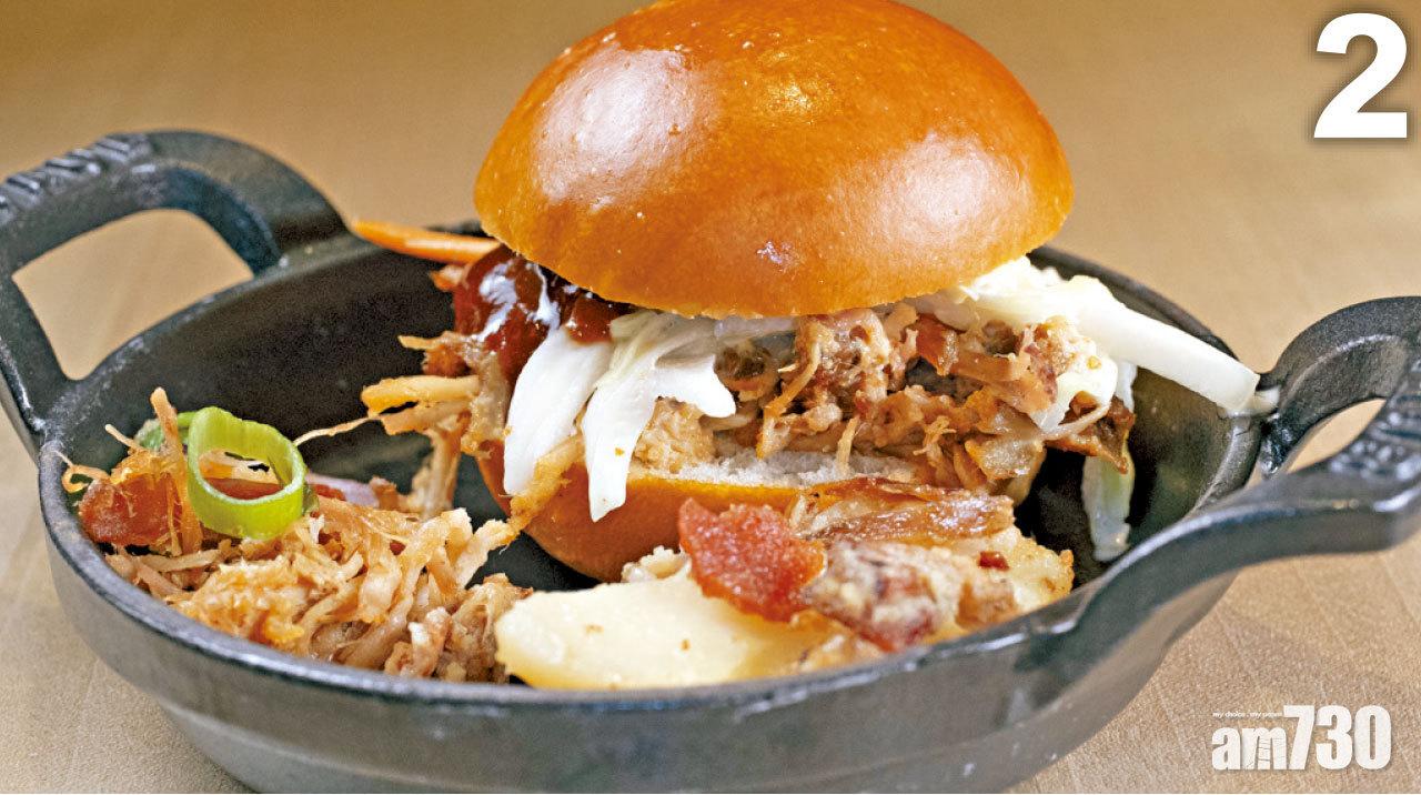 2.即點即做的卡羅萊納州手撕豬漢堡,配上椰菜沙律、香辣青瓜,芥末蘋果酒醬非常醒胃,但加上煙肉薯仔伴碟才算完美。