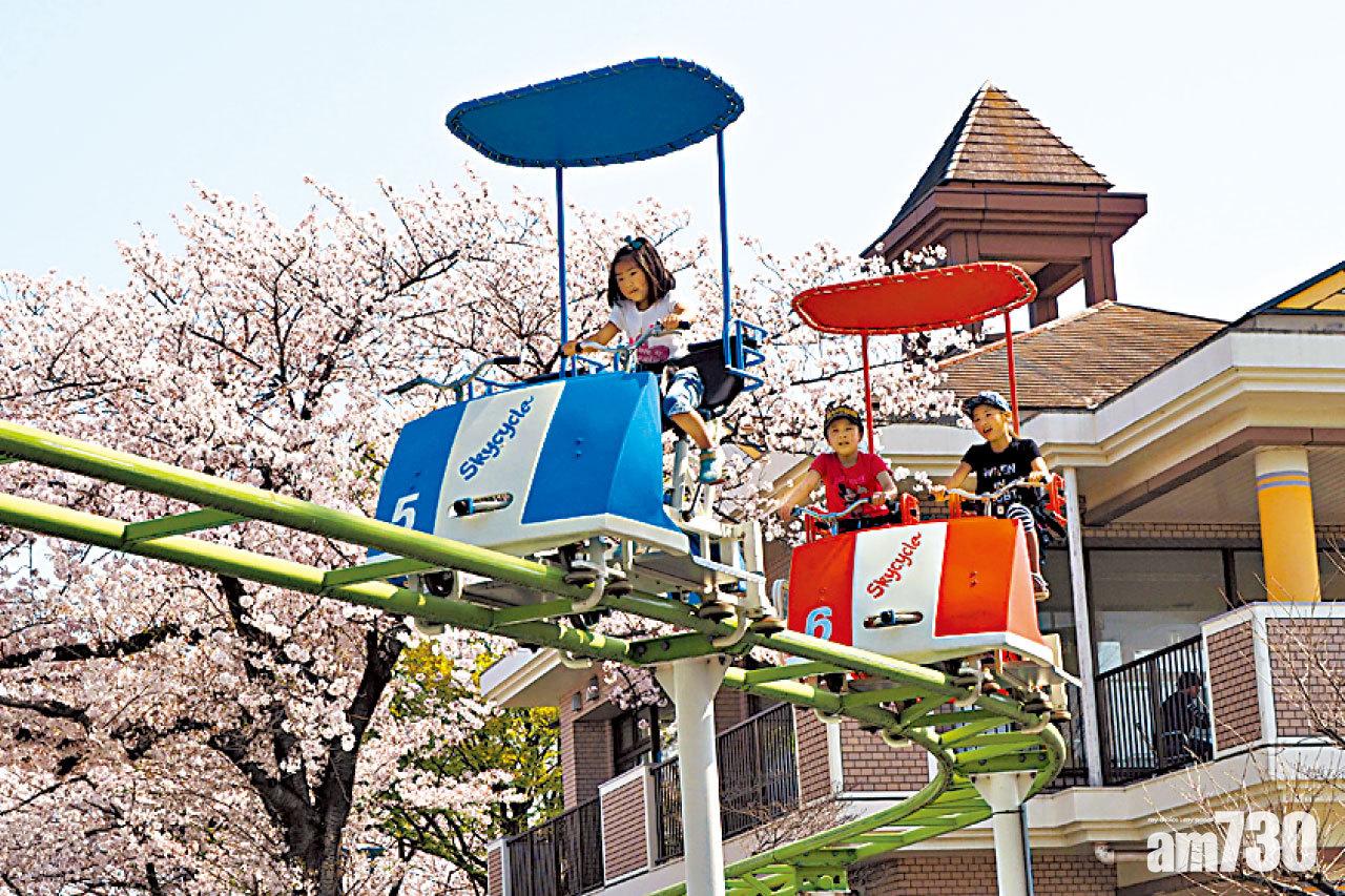架空路軌腳踏車是荒川遊樂園受歡迎的其中一玩意。