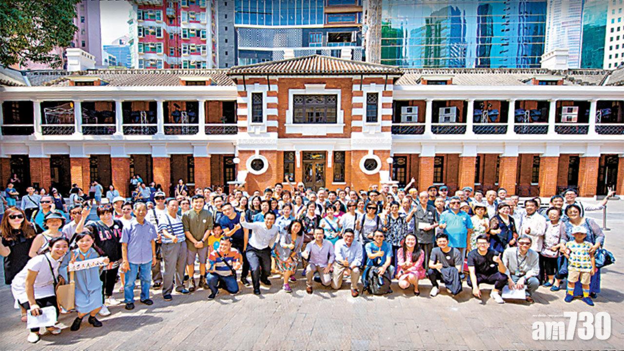 市民可透過大館網站及流動應用程式預訂「大館証」,入場參觀歷史建築物,並欣賞精彩的文化及藝術節目和展覽。