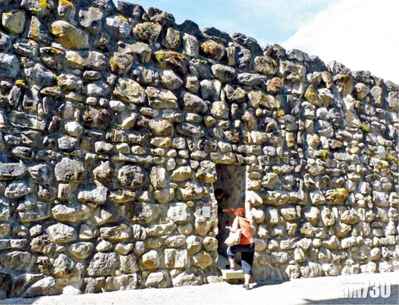 石牆是歷史建築重要部分。