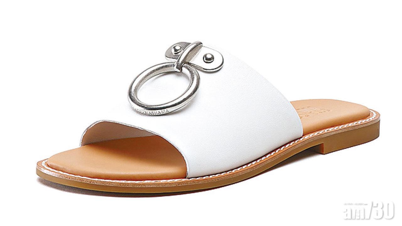 白色涼鞋簡單討好,圓環綴飾,獨具型格。($1,290,STACCATO)