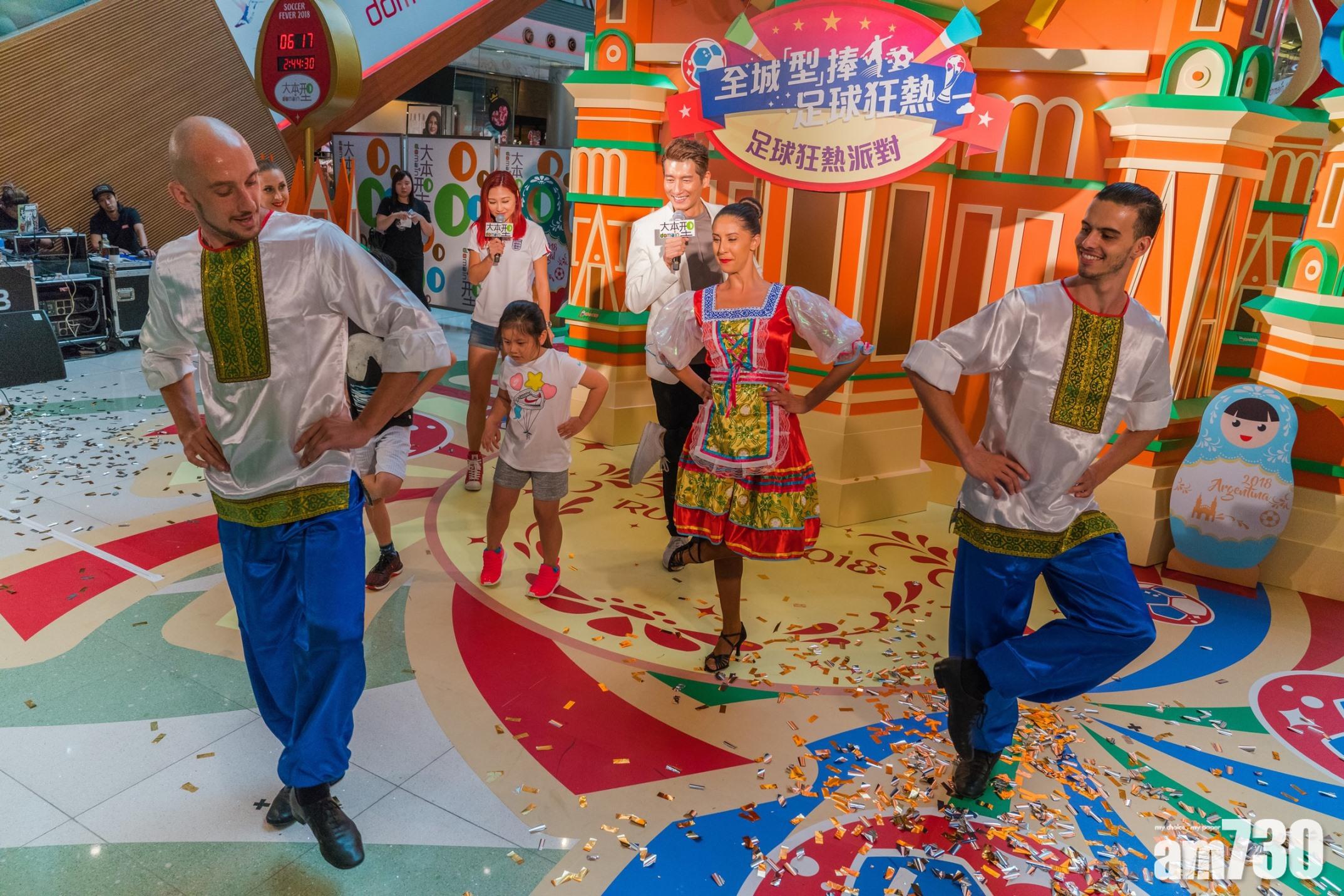 一眾俄羅斯民族舞表演者大跳傳統舞蹈,為觀眾帶來驚喜。